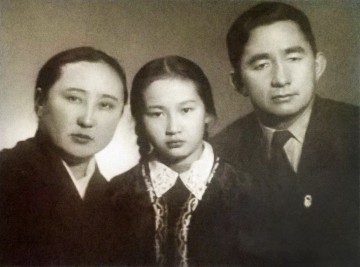 С.Эралиев с семьей