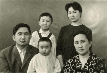 Поэт с семьей