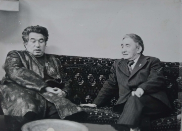 С.Эралиев Ч.Айтматов менен