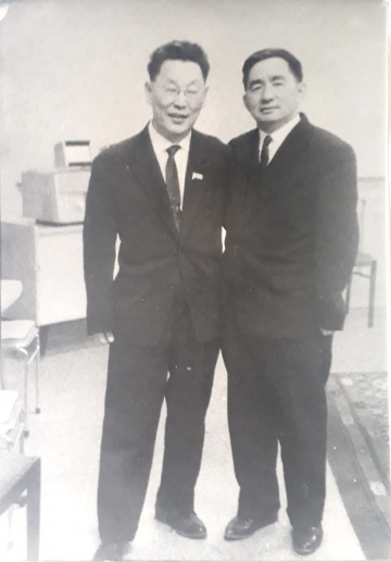 С.Эралиев с другом