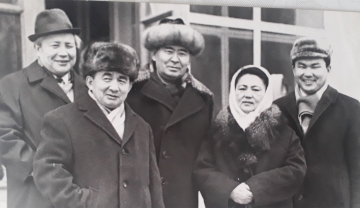 С.Эралиев с писателями