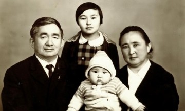 С.Эралиев с семьей