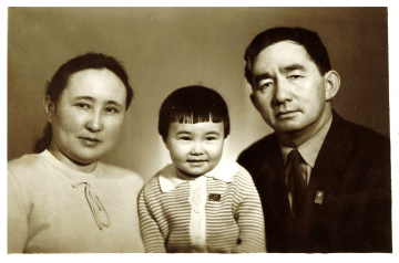 С.Эралиев с семьей