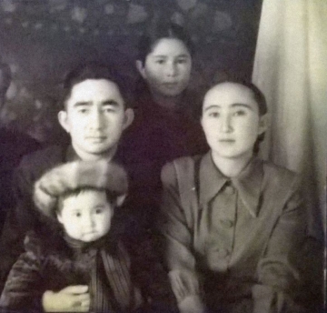 С.Эралиев с семьей