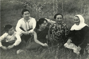 С.Эралиев с семьей