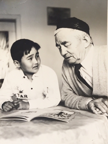 С.Эралиев с внуком