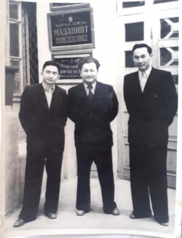 Возле Министерства культуры, Фрунзе